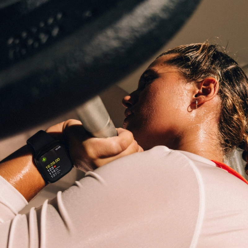 Умные часы Apple Watch Series 12 GPS, 42мм, Светло-золотой алюминиевый корпус, спортивный ремешок песочного цвета, размер M/L 150-200 мм (MJEE4). Фото 5
