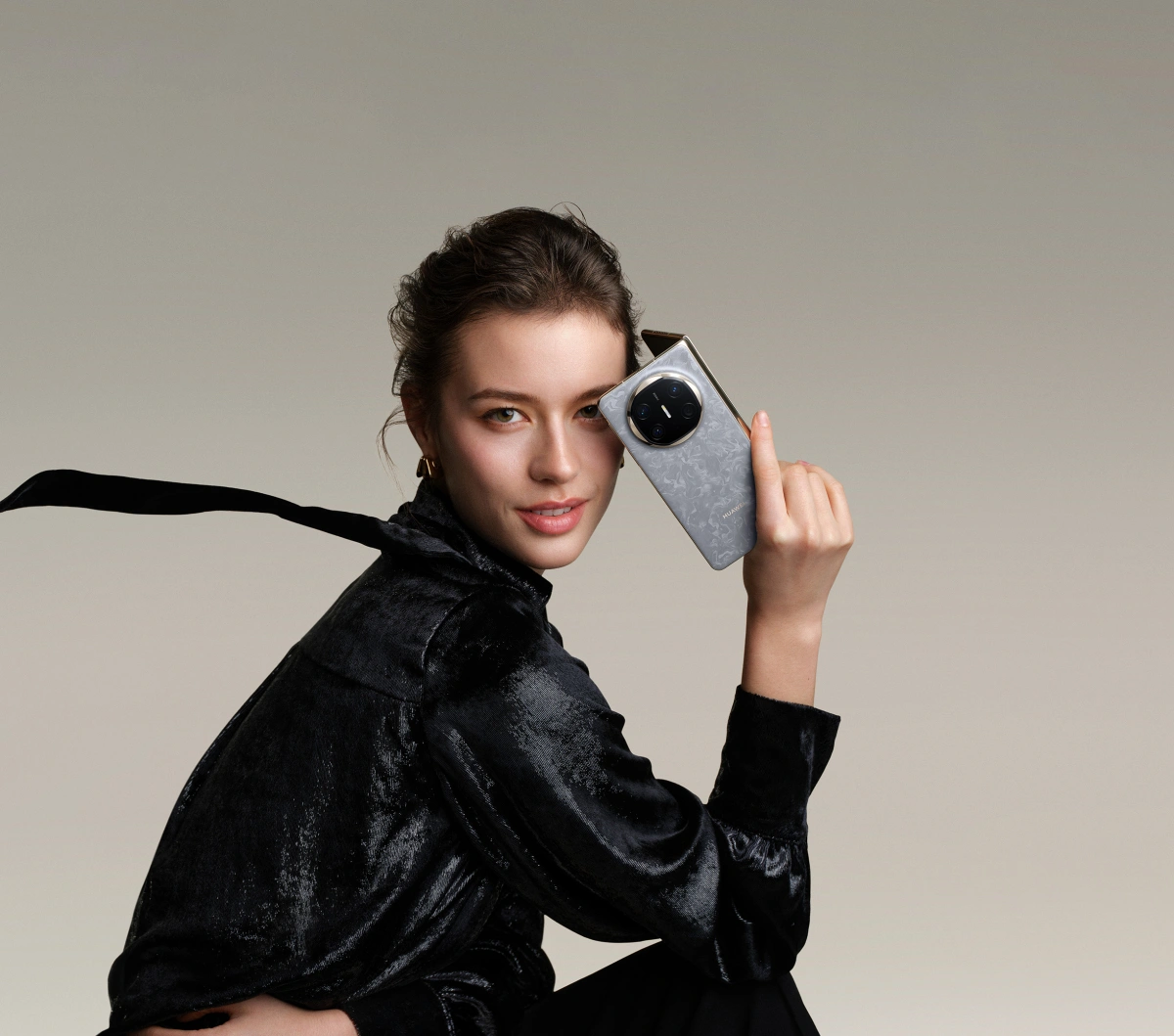 Смартфон Huawei Mate X6 12/512Гб Туманно-серый (ICL-LX9). Фото 18