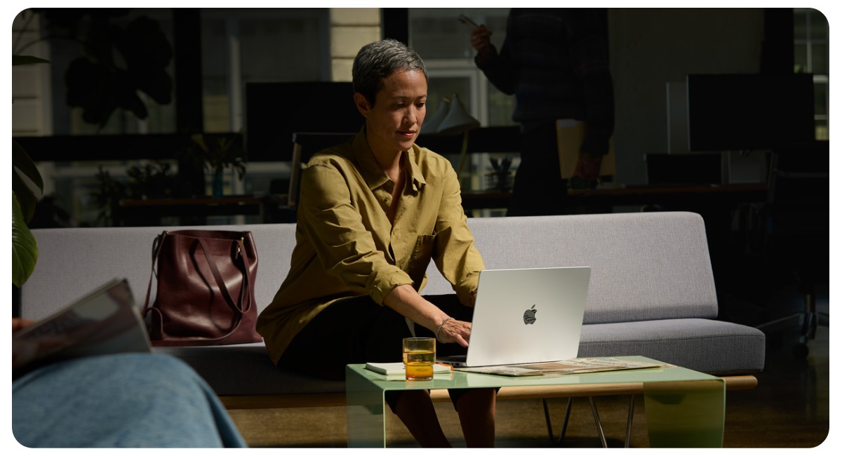 Apple-MacBook-Pro-16-2024-05